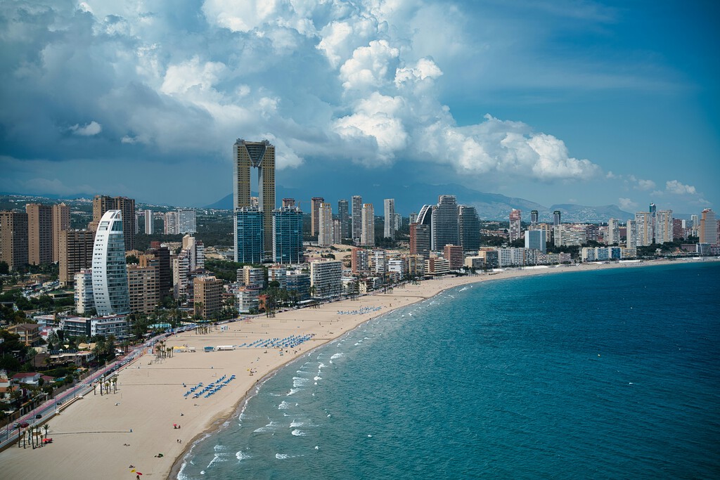 Benidorm se ha encontrado con algo peor que el turismo masivo: 340 millones de euros que amenazan con llevarla a la quiebra